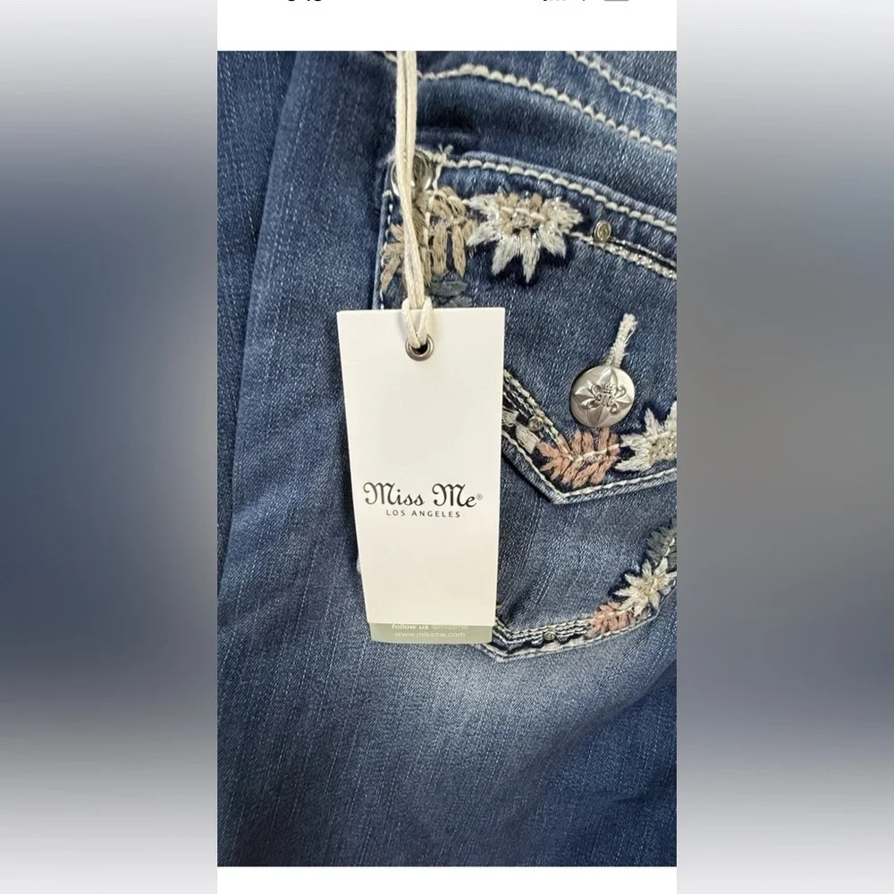 Miss Me Skinny Jeans | Embellished Floral Back Pockets | Stretch Denim
26x31 - Picture 10 of 15